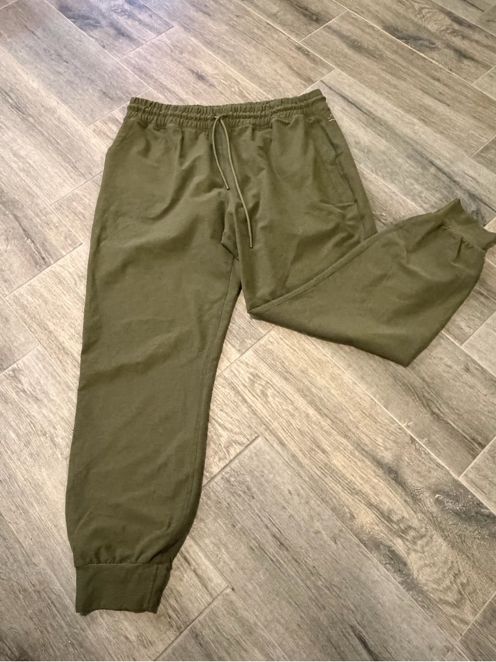 Beyond Yoga LuxeFleece™
Classic Men's Jogger XL OD
Green